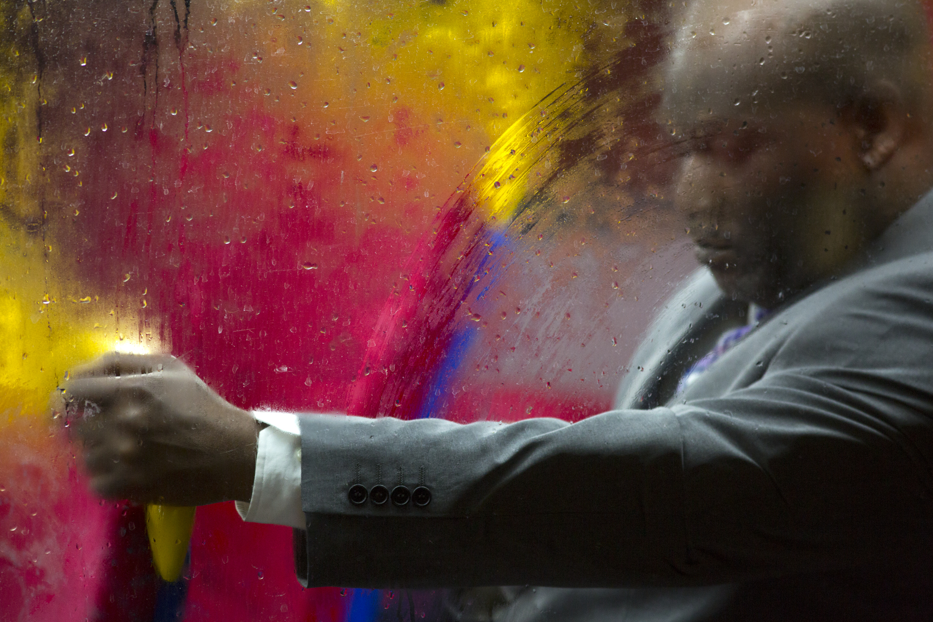 nick-turpin-on-the-night-bus-aka-through-a-glass-darkly-34