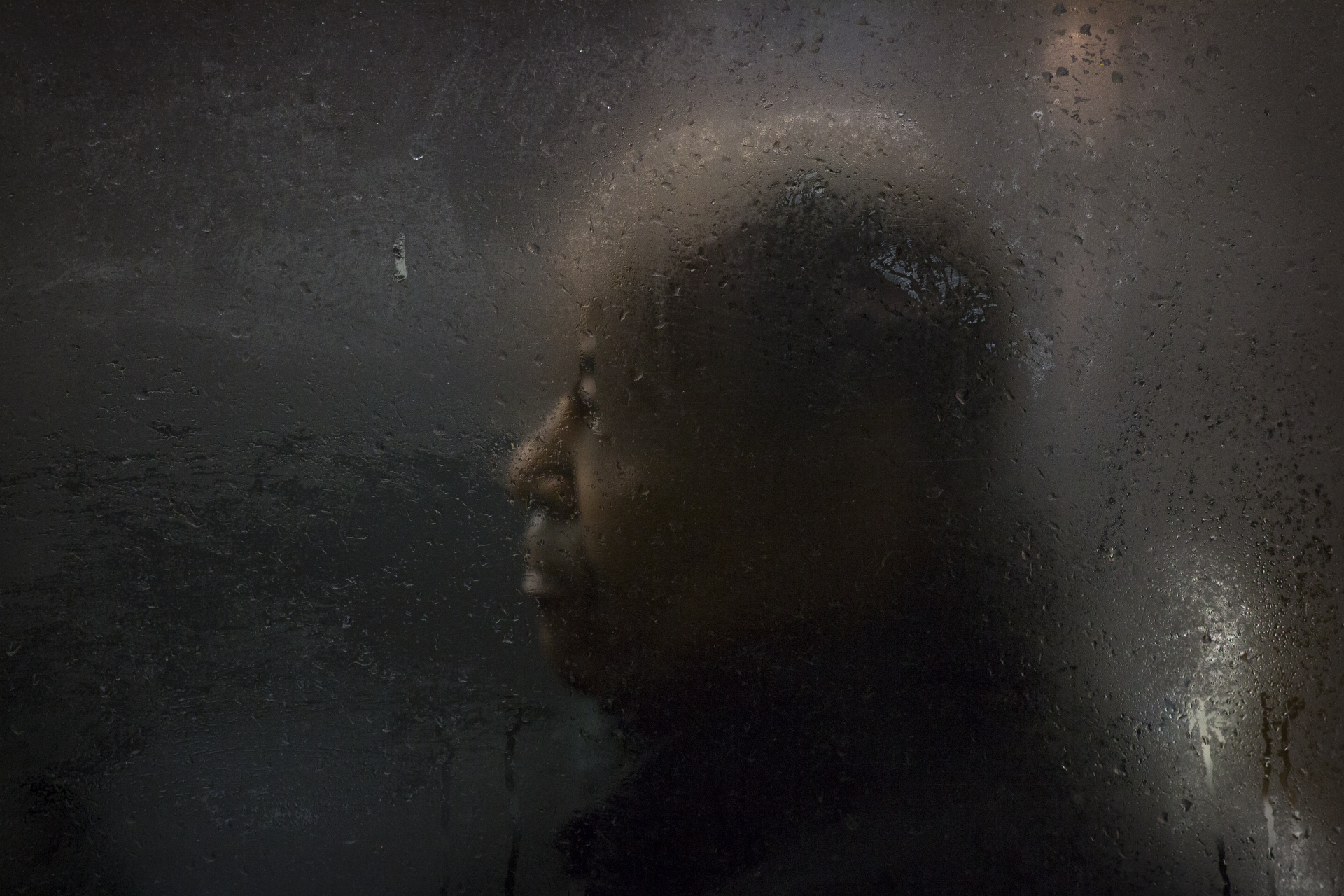 nick-turpin-on-the-night-bus-aka-through-a-glass-darkly-37