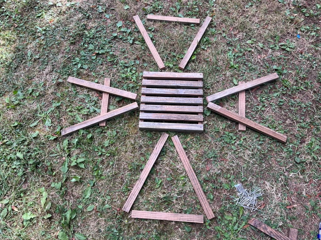 The seat is in the centre of the picture surrounded by the teaming wood arranged into a shapes that will make up the lakes, again waiting for me to figure out how to fix them correctly. The arrangement looks a little like a snowflake design 